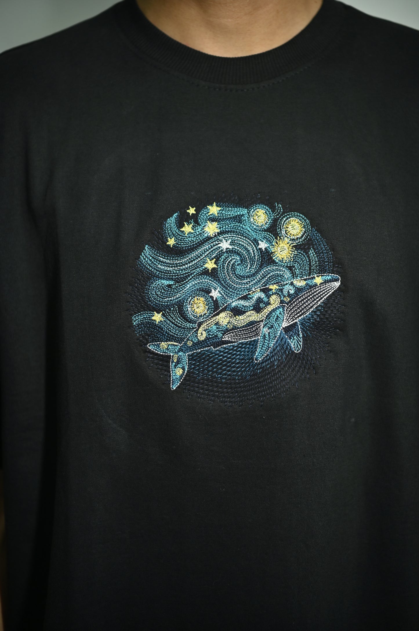 Whale embroidered black oversized t-shirt